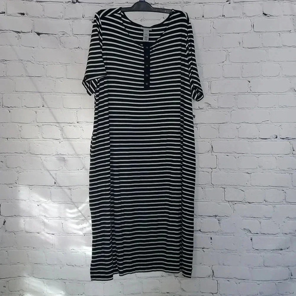 SHEIN Dresses & Skirts - Catherine's Black and White Striped Dress with Side Slits and Pockets